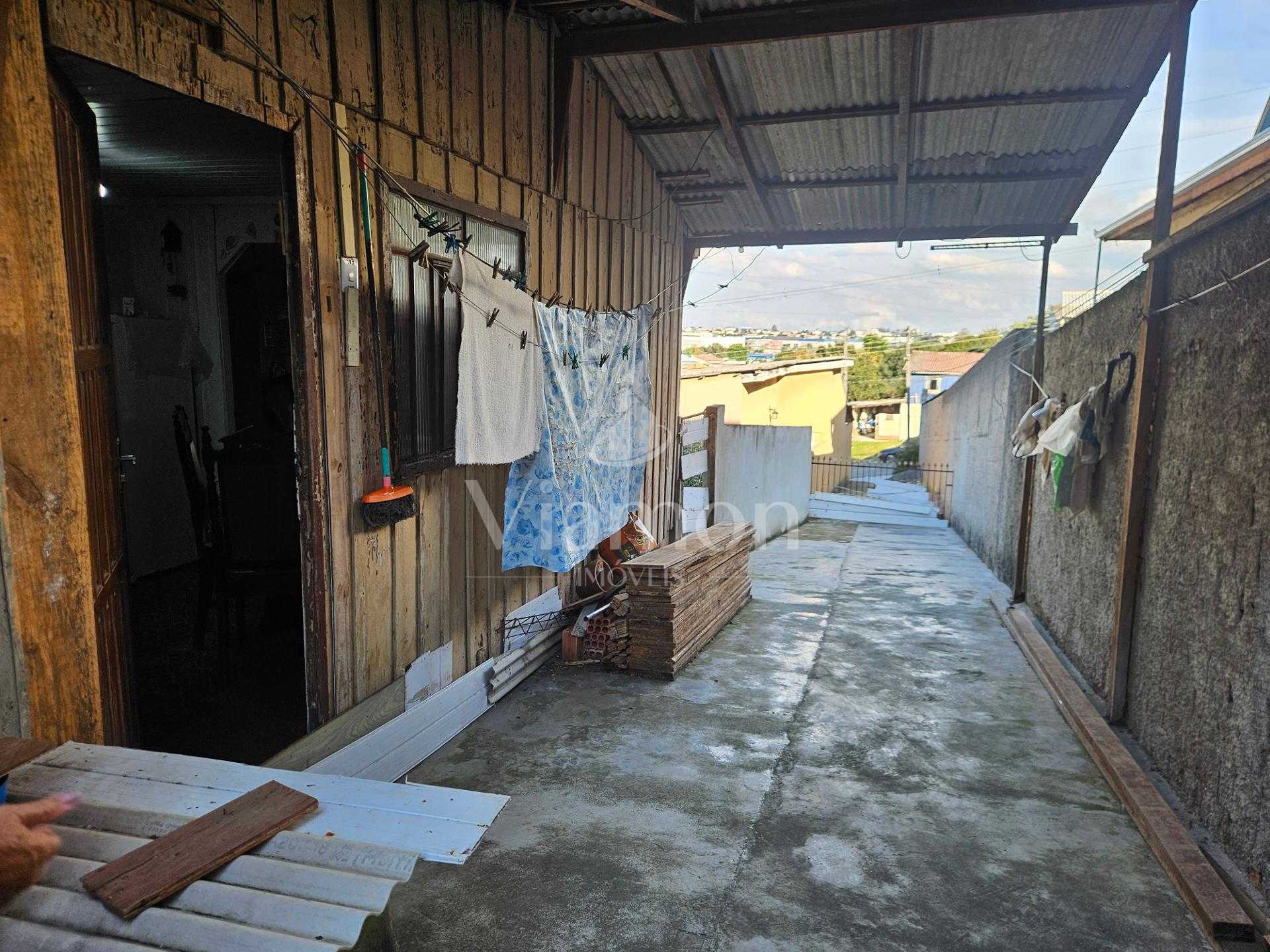 Terreno com 130 metros quadrados no Bairro Alto em Curitiba.