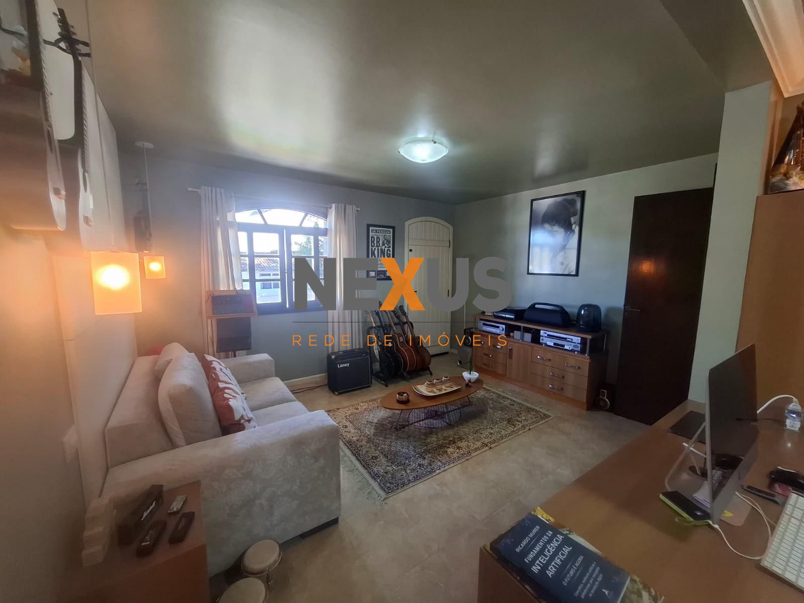 R$ 2.300.000 | Residência Exclusiva em Santa Felicidade com 40...