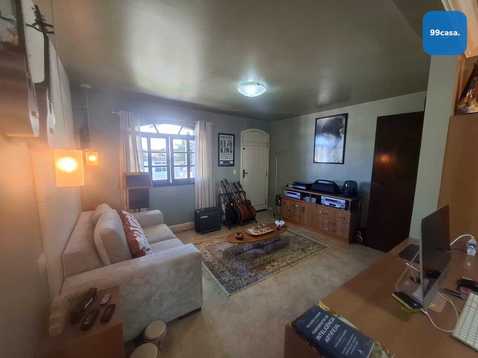 R$ 2.300.000 | Residência Exclusiva em Santa Felicidade com 40...
