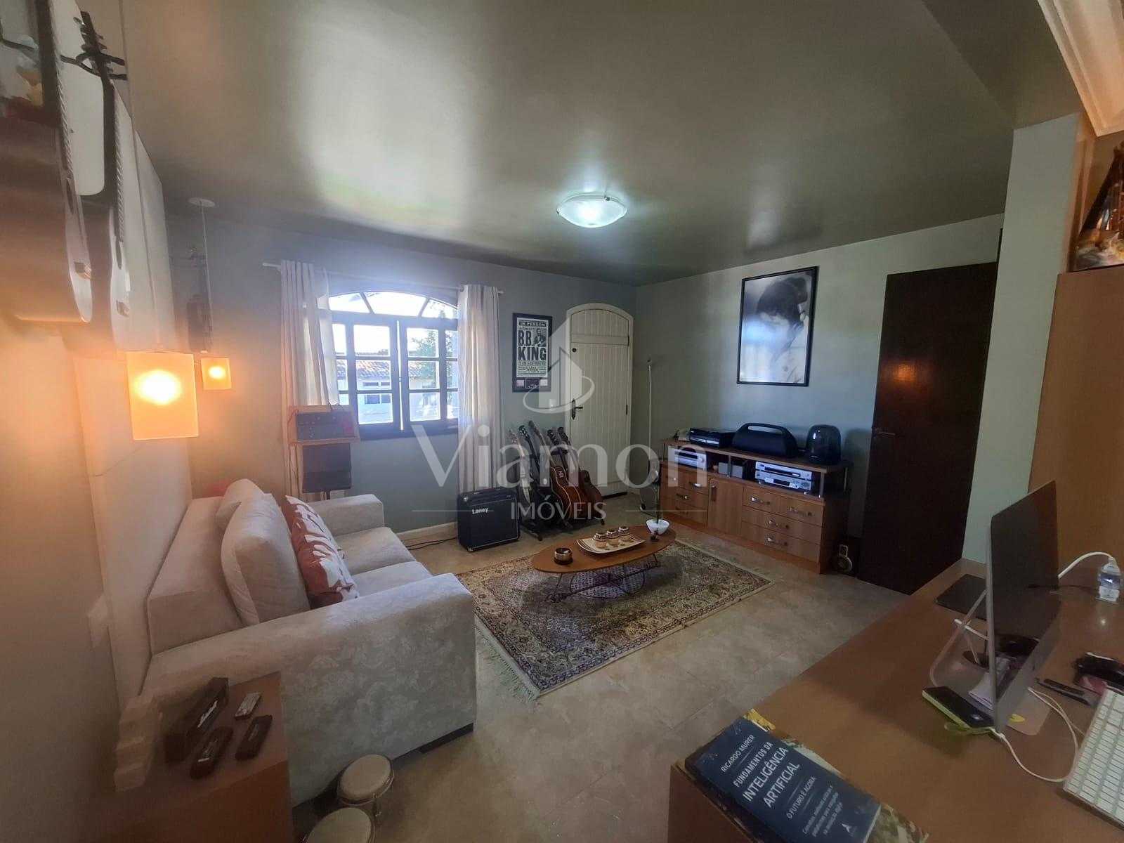 R$ 2.300.000 | Residência Exclusiva em Santa Felicidade com 40...