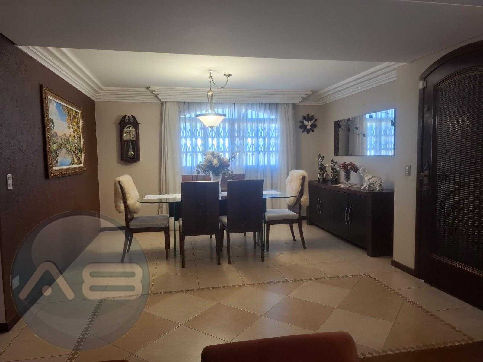 R$ 2.300.000 | Residência Exclusiva em Santa Felicidade com 40...