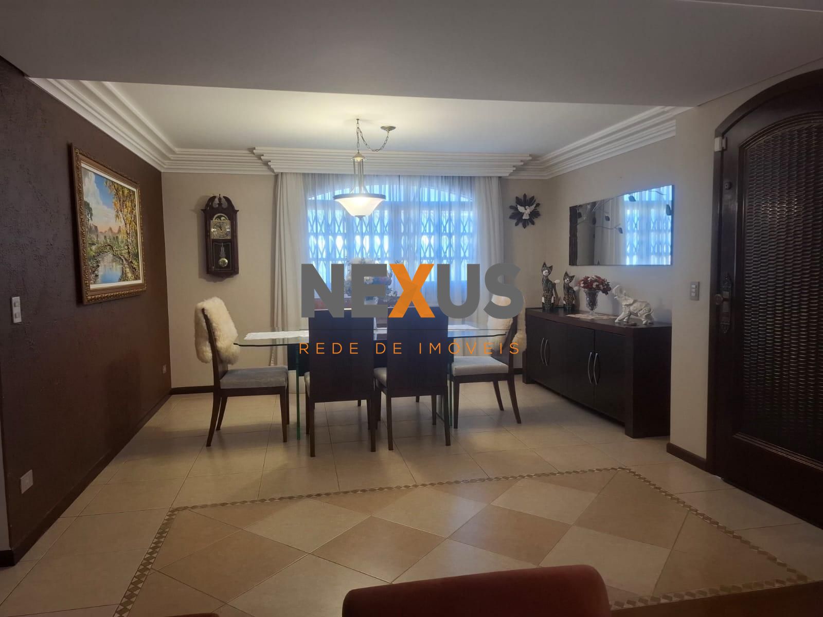 R$ 2.300.000 | Residência Exclusiva em Santa Felicidade com 40...