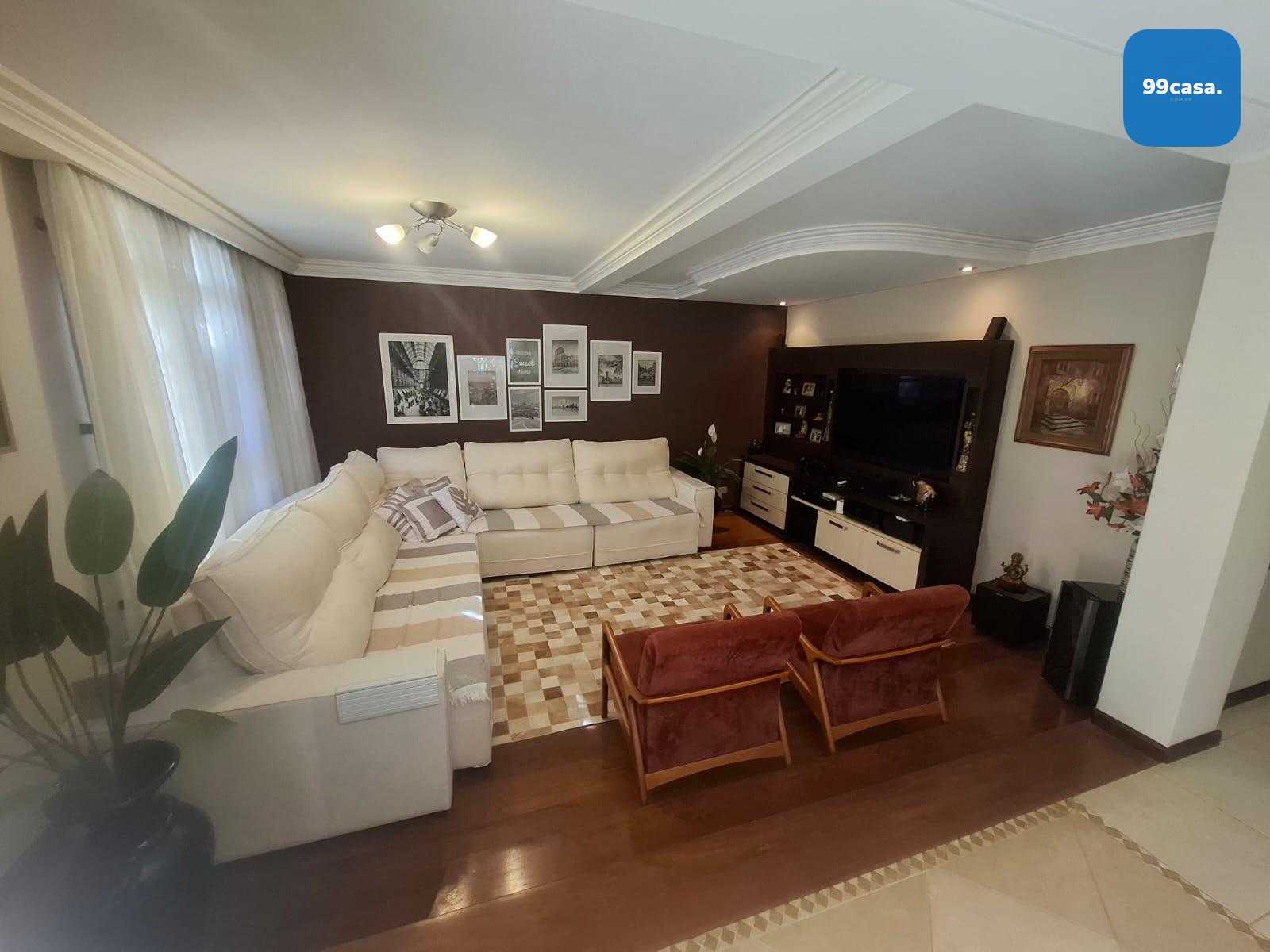 R$ 2.300.000 | Residência Exclusiva em Santa Felicidade com 40...