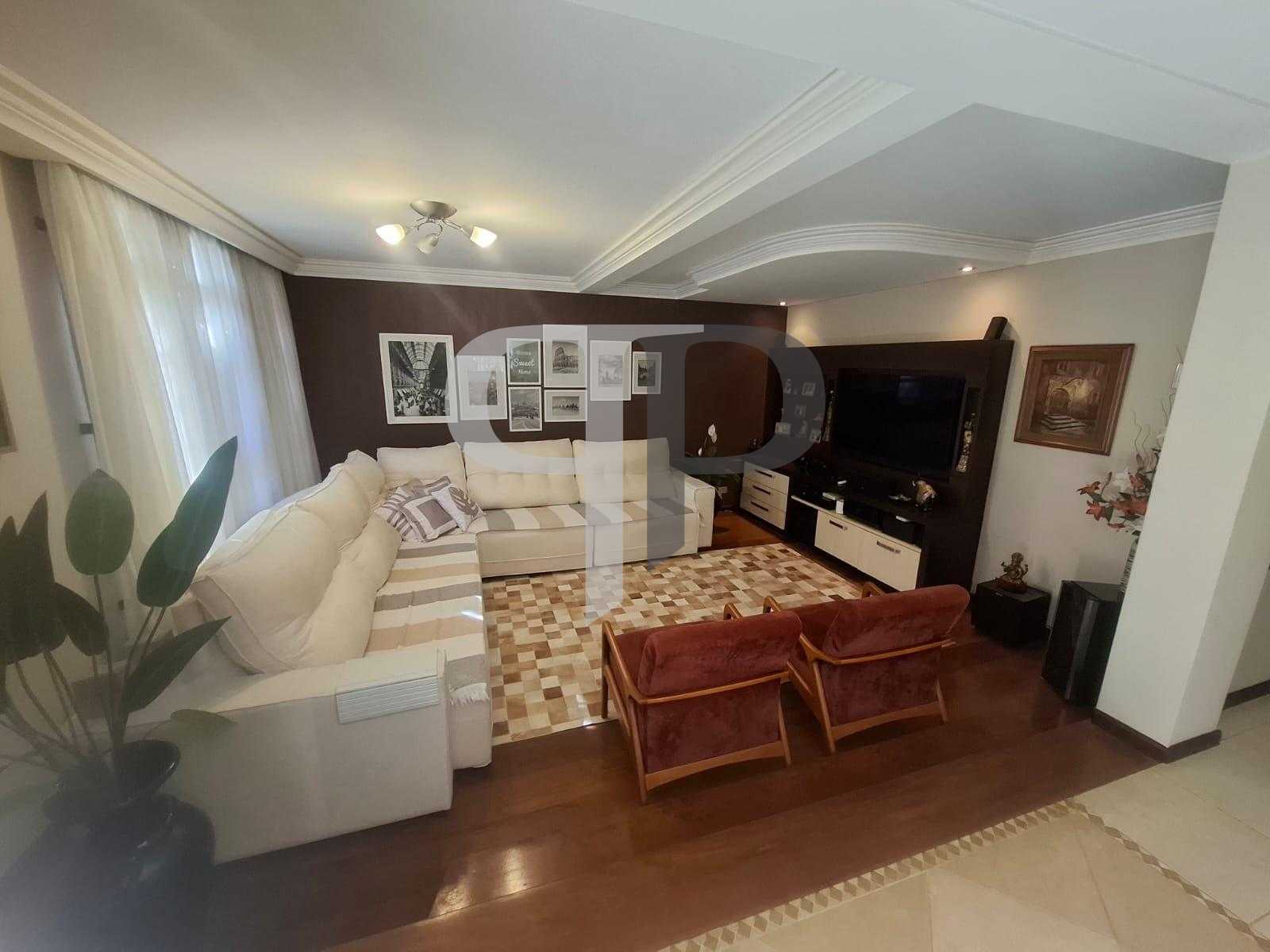 R$ 2.300.000 | Residência Exclusiva em Santa Felicidade com 40...