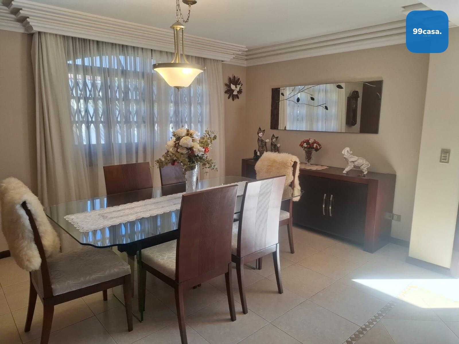 R$ 2.300.000 | Residência Exclusiva em Santa Felicidade com 40...