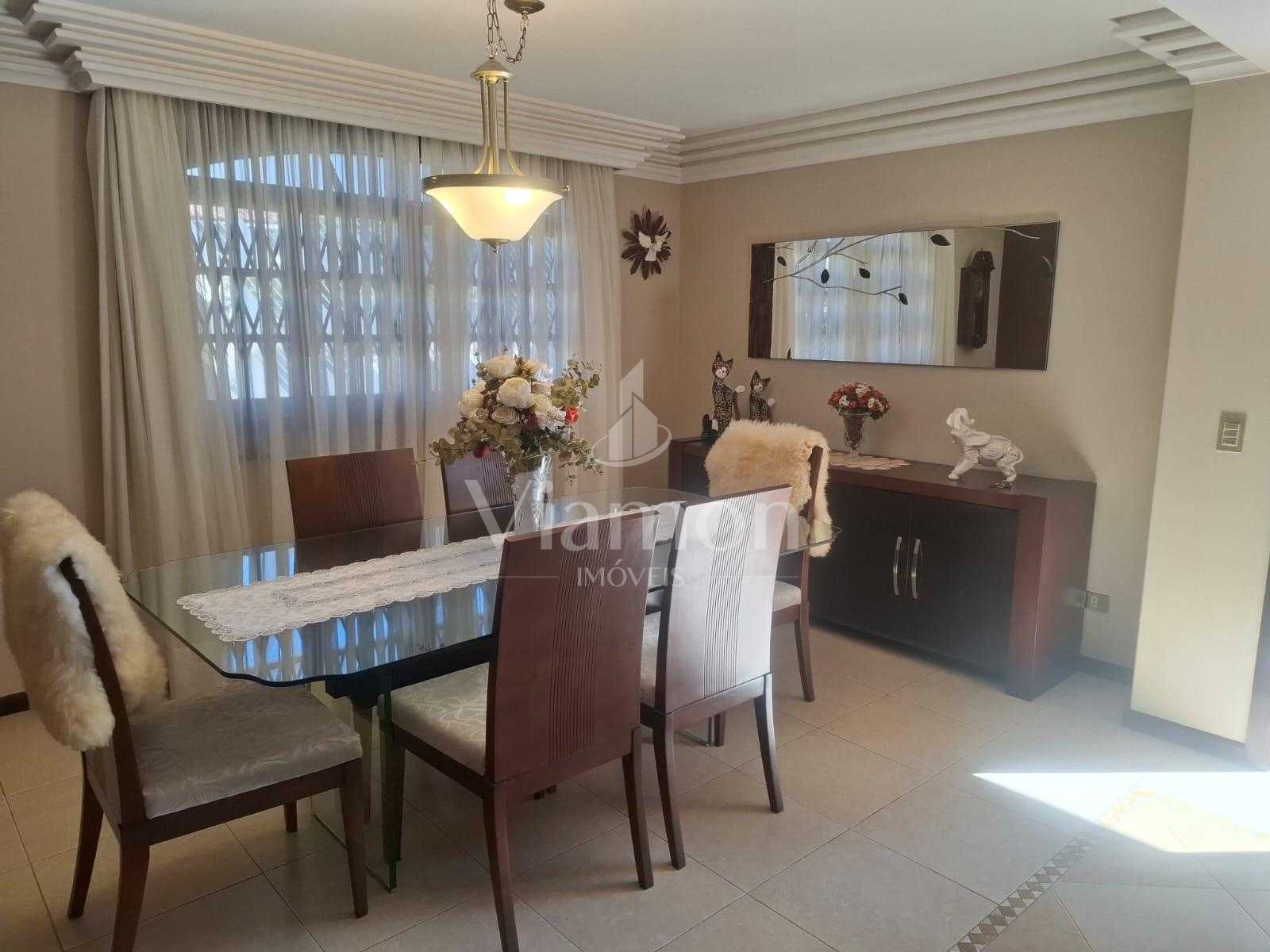 R$ 2.300.000 | Residência Exclusiva em Santa Felicidade com 40...