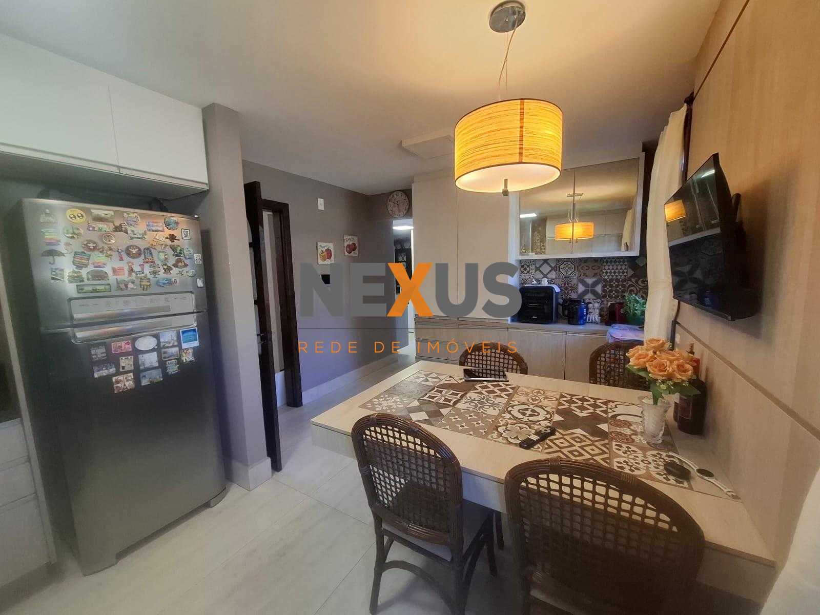 R$ 2.300.000 | Residência Exclusiva em Santa Felicidade com 40...