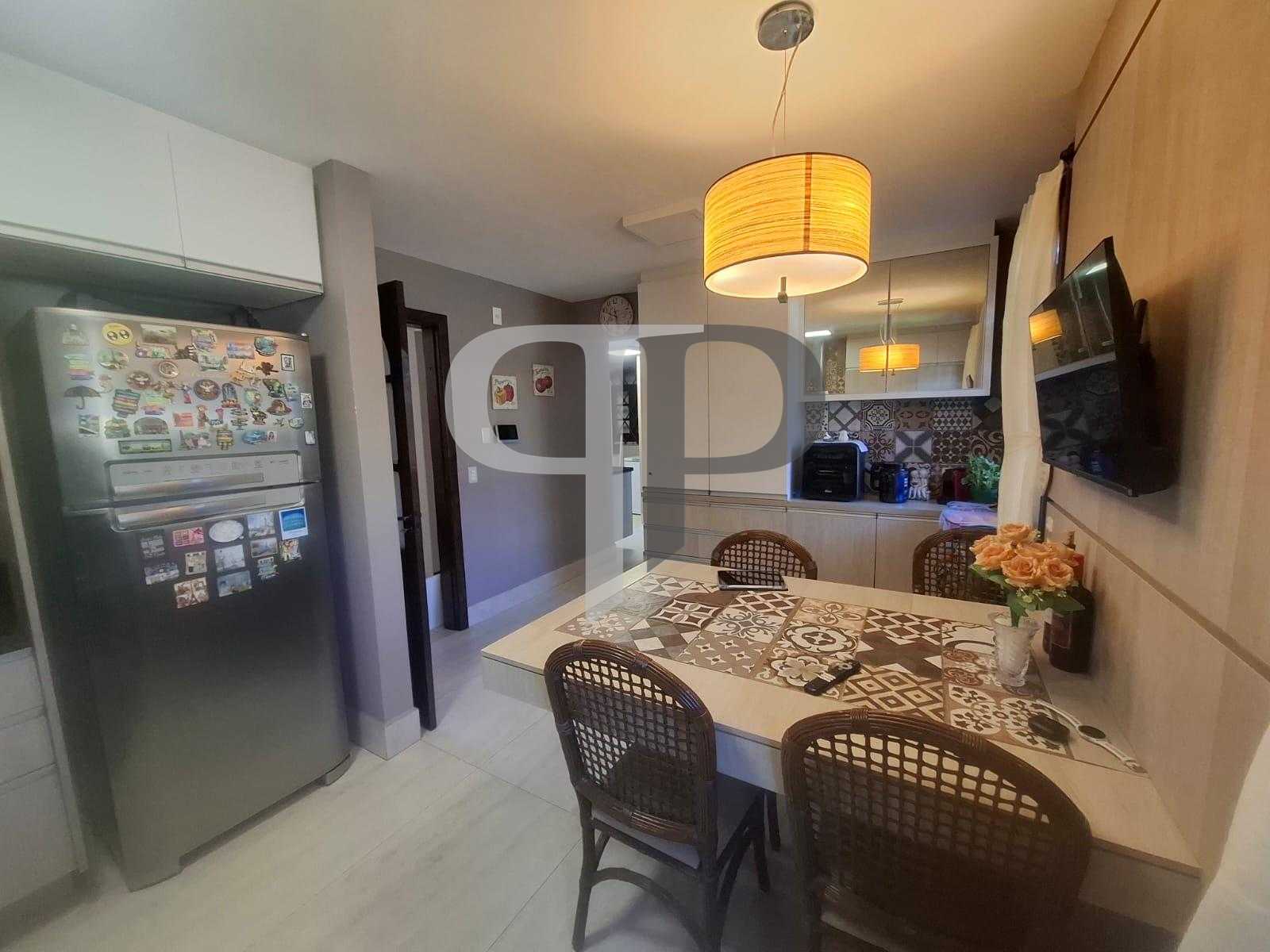 R$ 2.300.000 | Residência Exclusiva em Santa Felicidade com 40...
