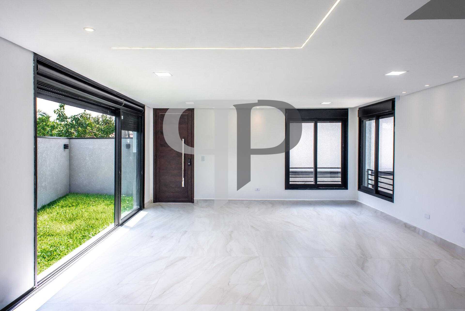 Sobrado Triplex,  não geminado, de 202m² com Terraço, Quintal ...