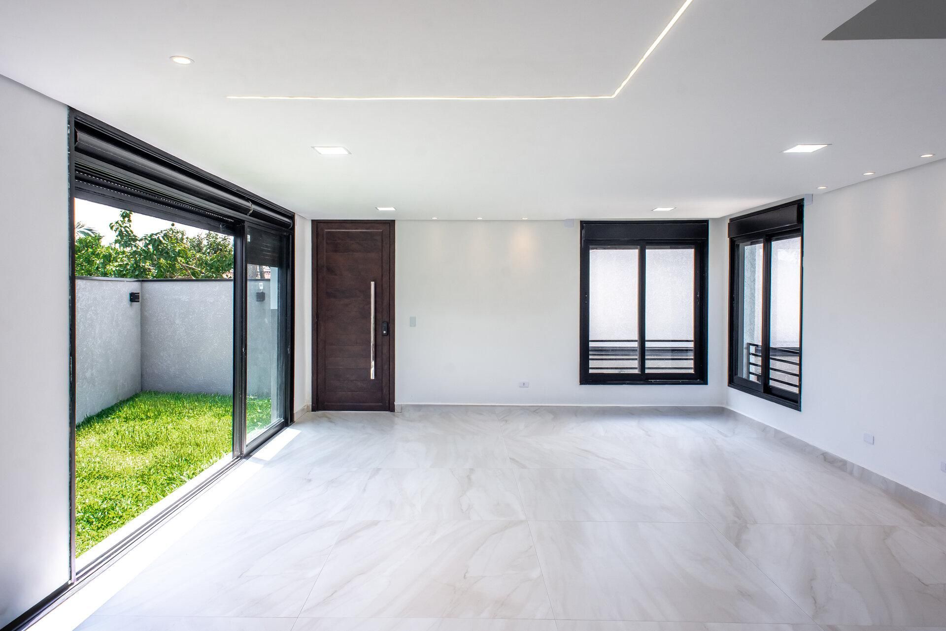 Sobrado Triplex,  não geminado, de 202m² com Terraço, Quintal ...