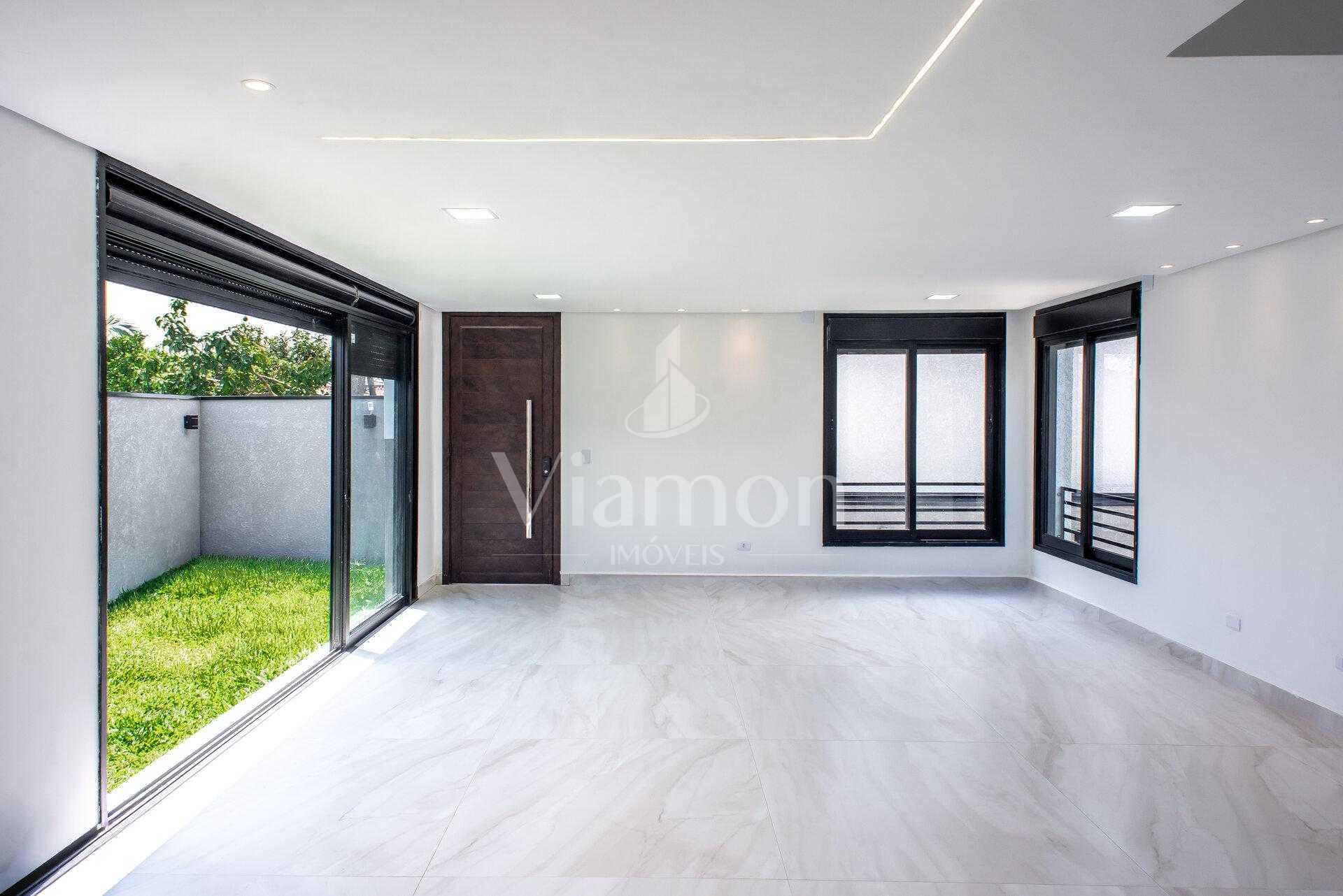 Sobrado Triplex,  não geminado, de 202m² com Terraço, Quintal ...
