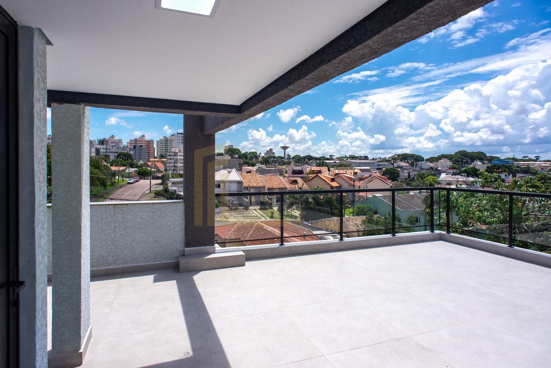 Sobrado Triplex,  não geminado, de 202m² com Terraço, Quintal ...