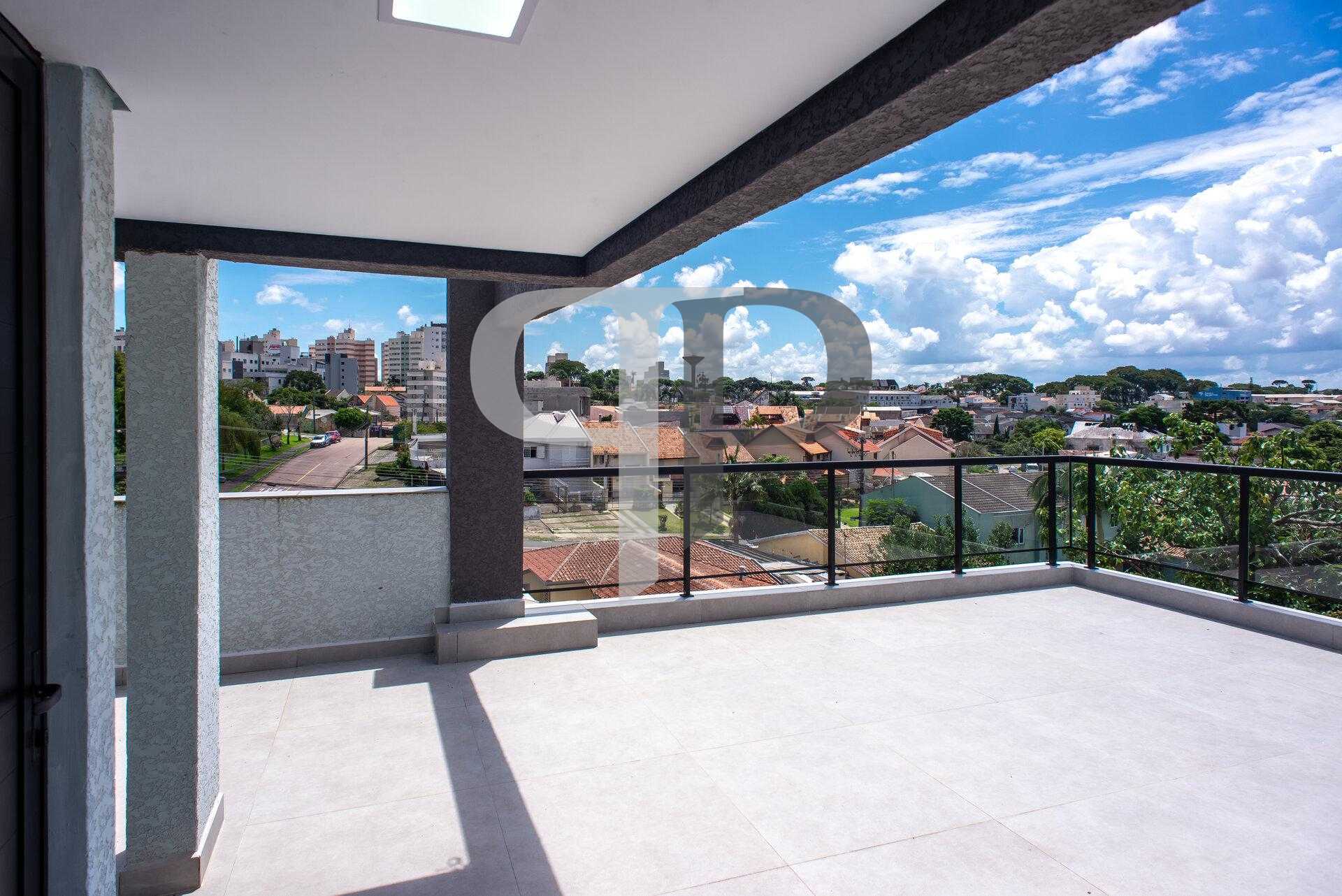 Sobrado Triplex,  não geminado, de 202m² com Terraço, Quintal ...