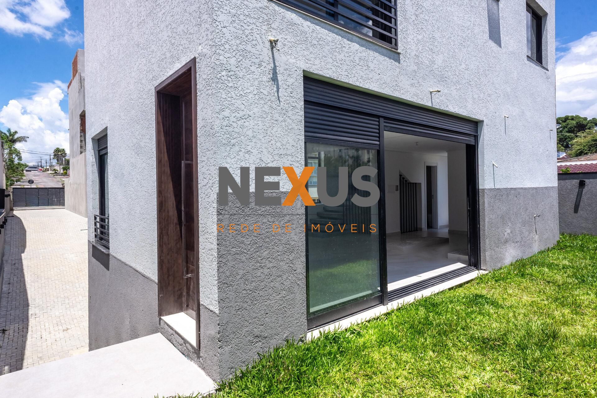 Sobrado Triplex,  não geminado, de 202m² com Terraço, Quintal ...
