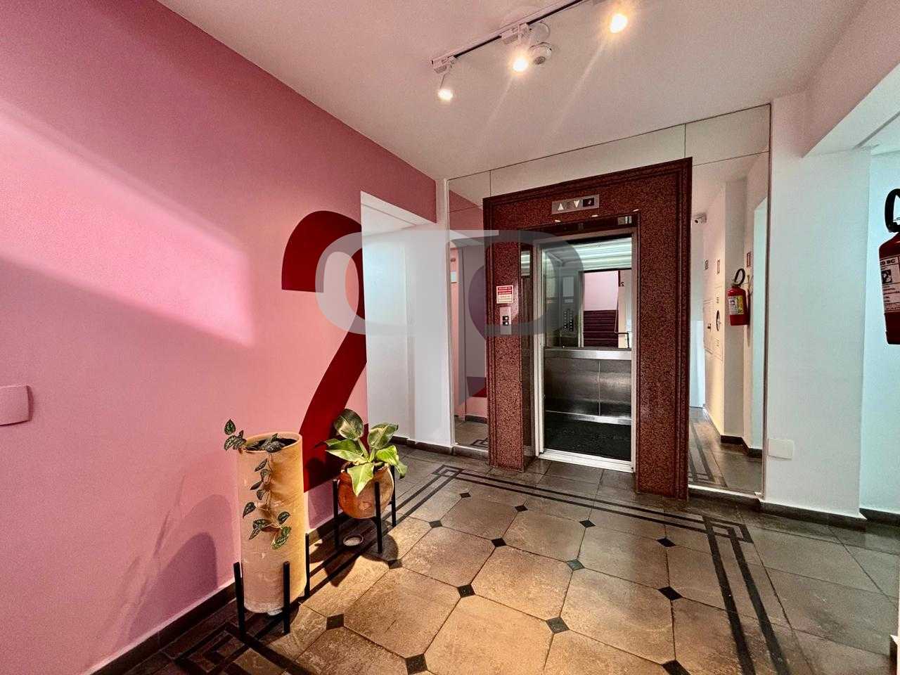 Sala Comercial Ampla no Parolin com Excelente Localização e Po...