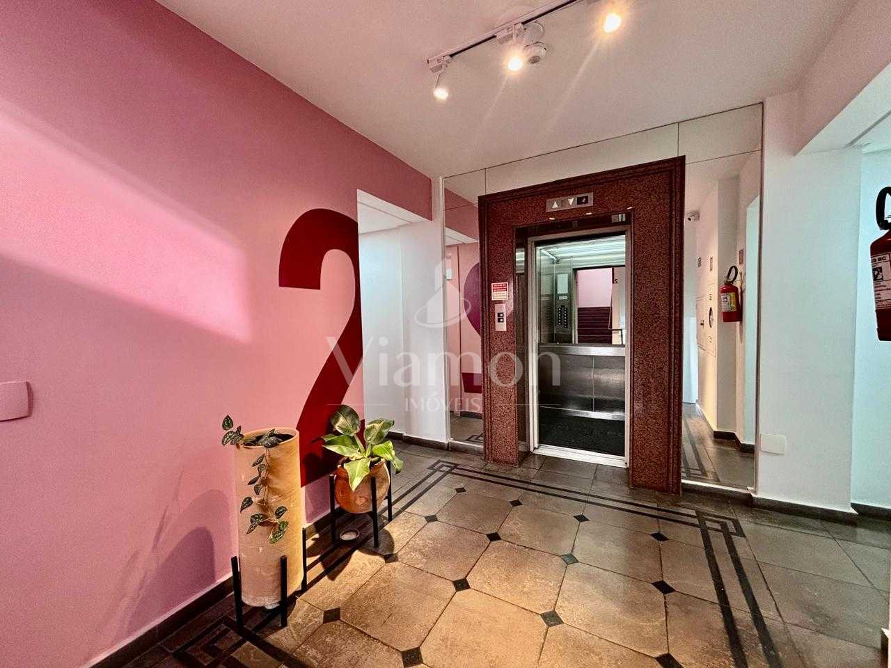 Sala Comercial Ampla no Parolin com Excelente Localização e Po...