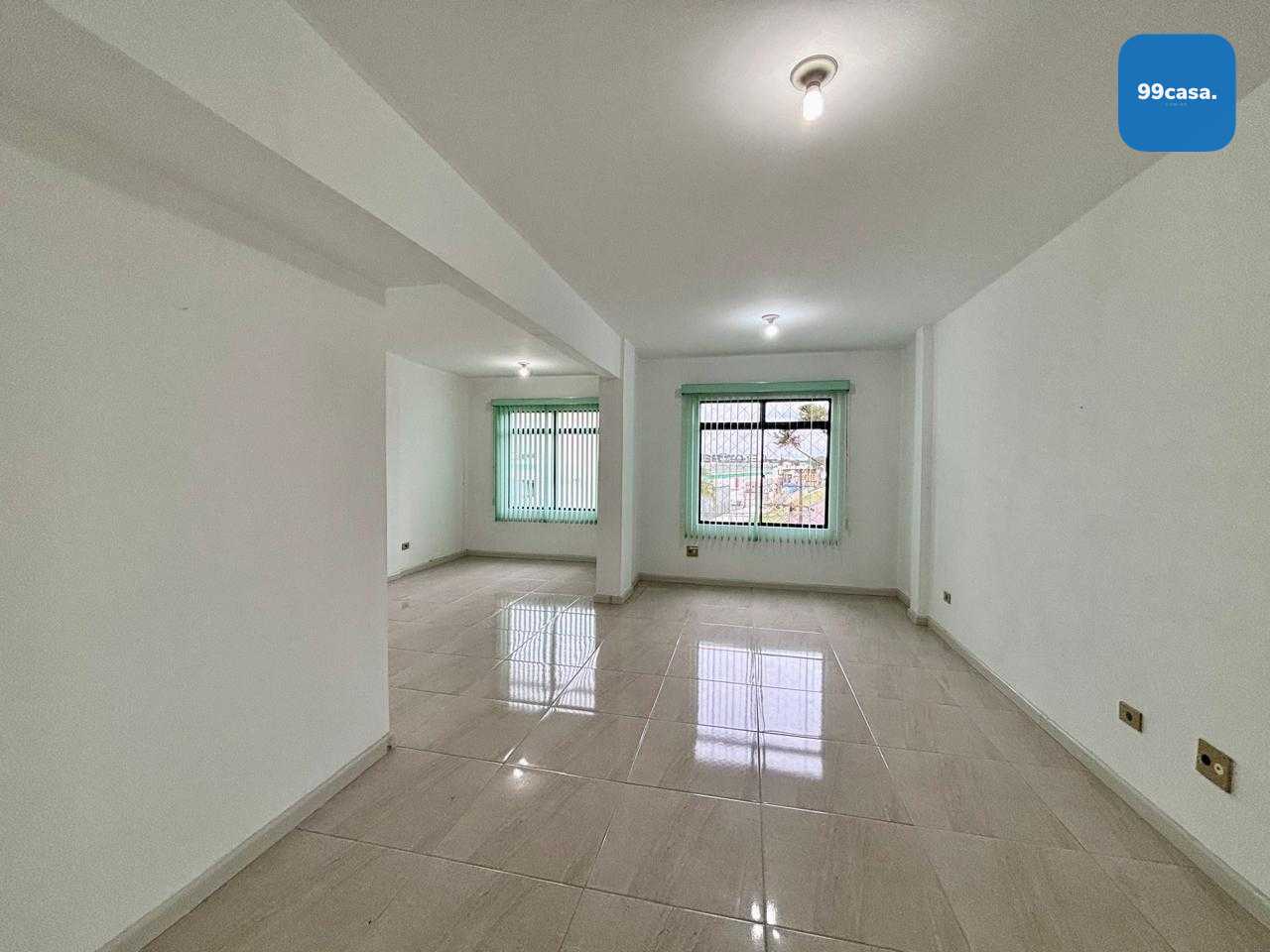 Sala Comercial Ampla no Parolin com Excelente Localização e Po...