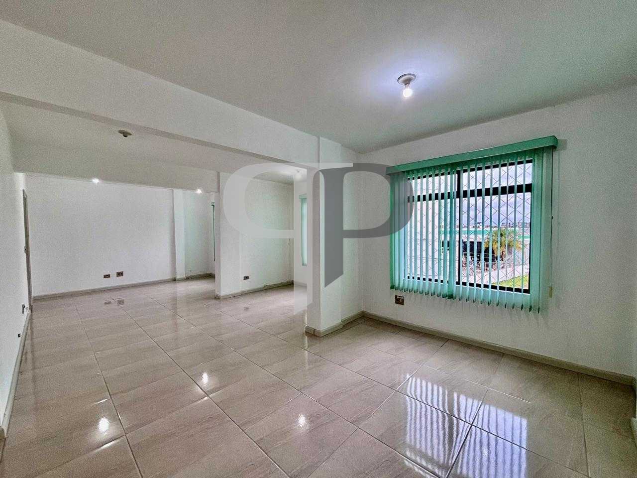 Sala Comercial Ampla no Parolin com Excelente Localização e Po...