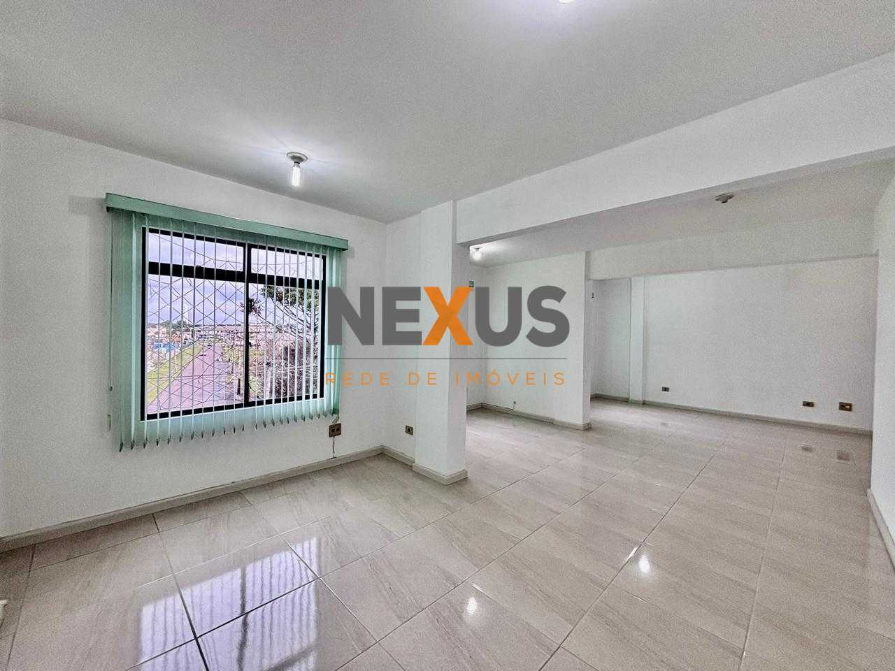 Sala Comercial Ampla no Parolin com Excelente Localização e Po...