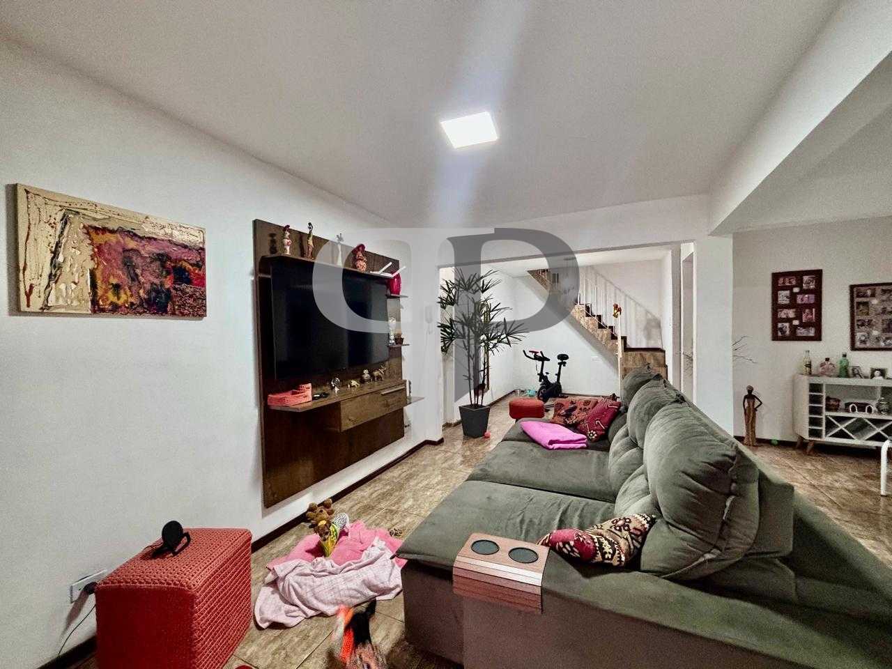 Sobrado em condomínio no Boqueirão com espaço gourmet independ...