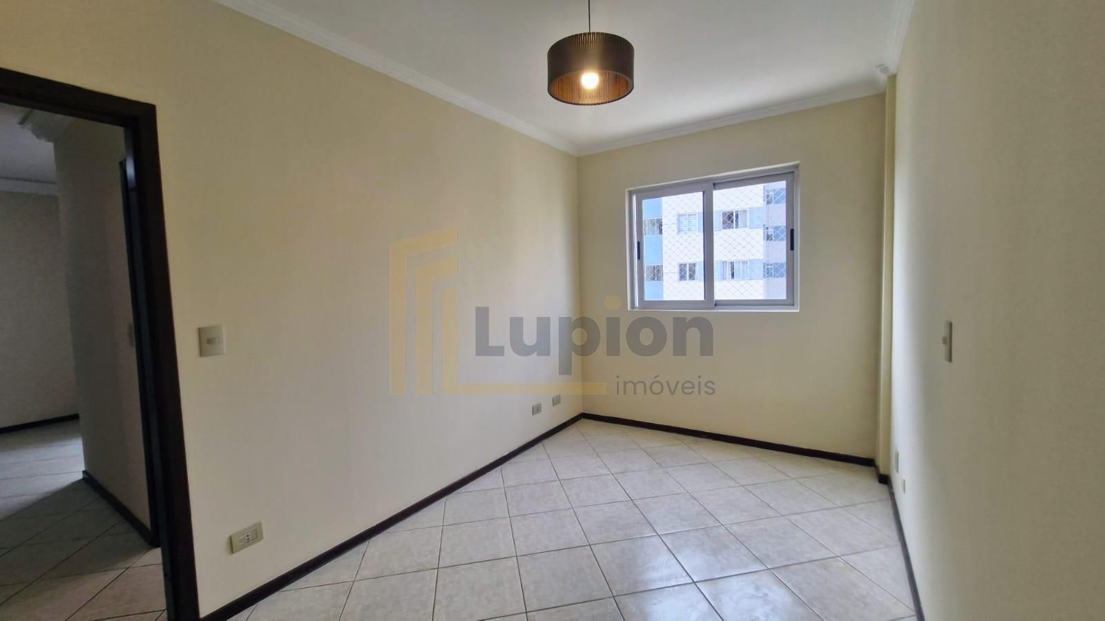 Apartamento de 72m² com 2 Quartos, 3 Vagas de Garagem e Sacada...