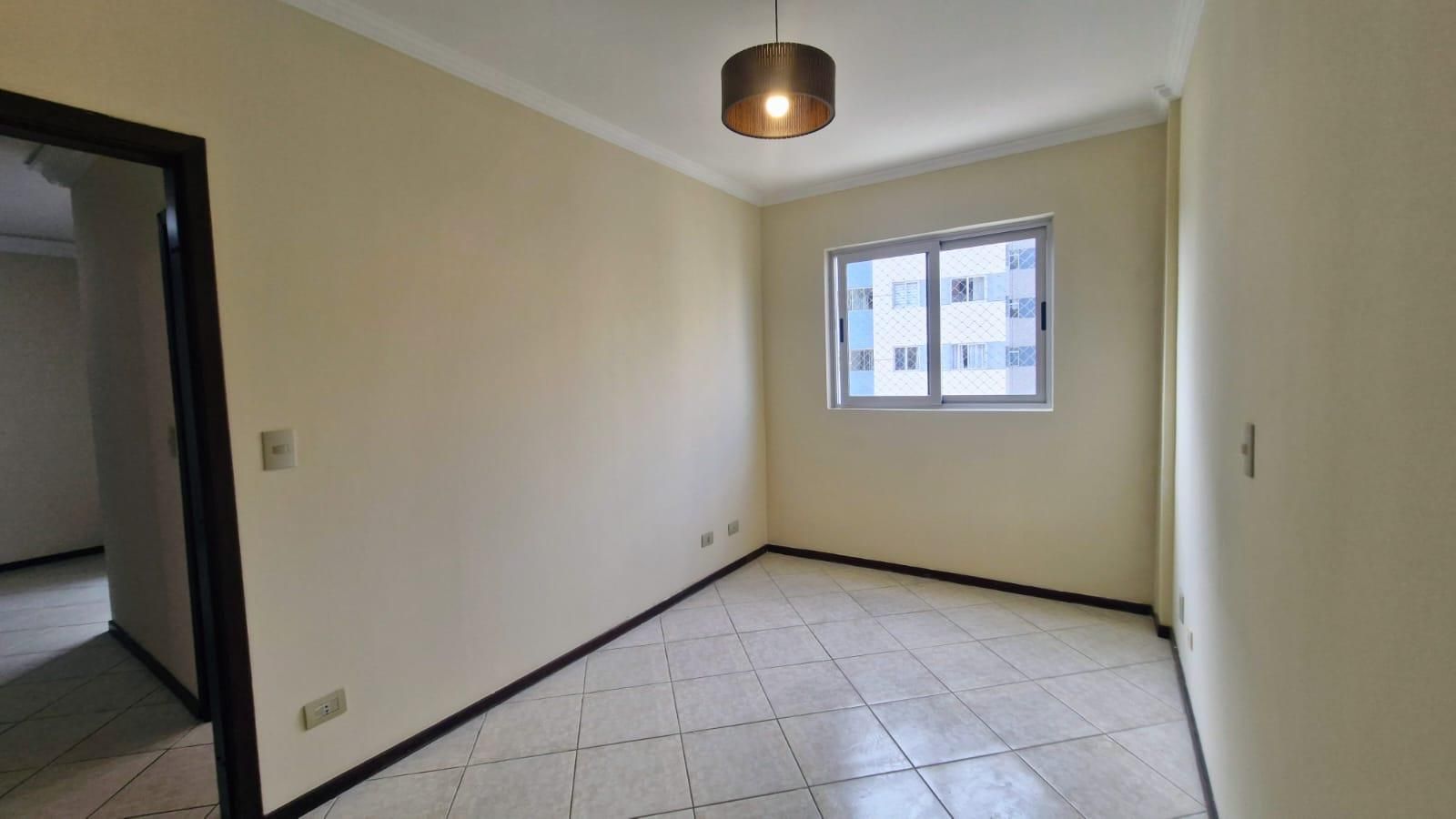 Apartamento de 72m² com 2 Quartos, 3 Vagas de Garagem e Sacada...