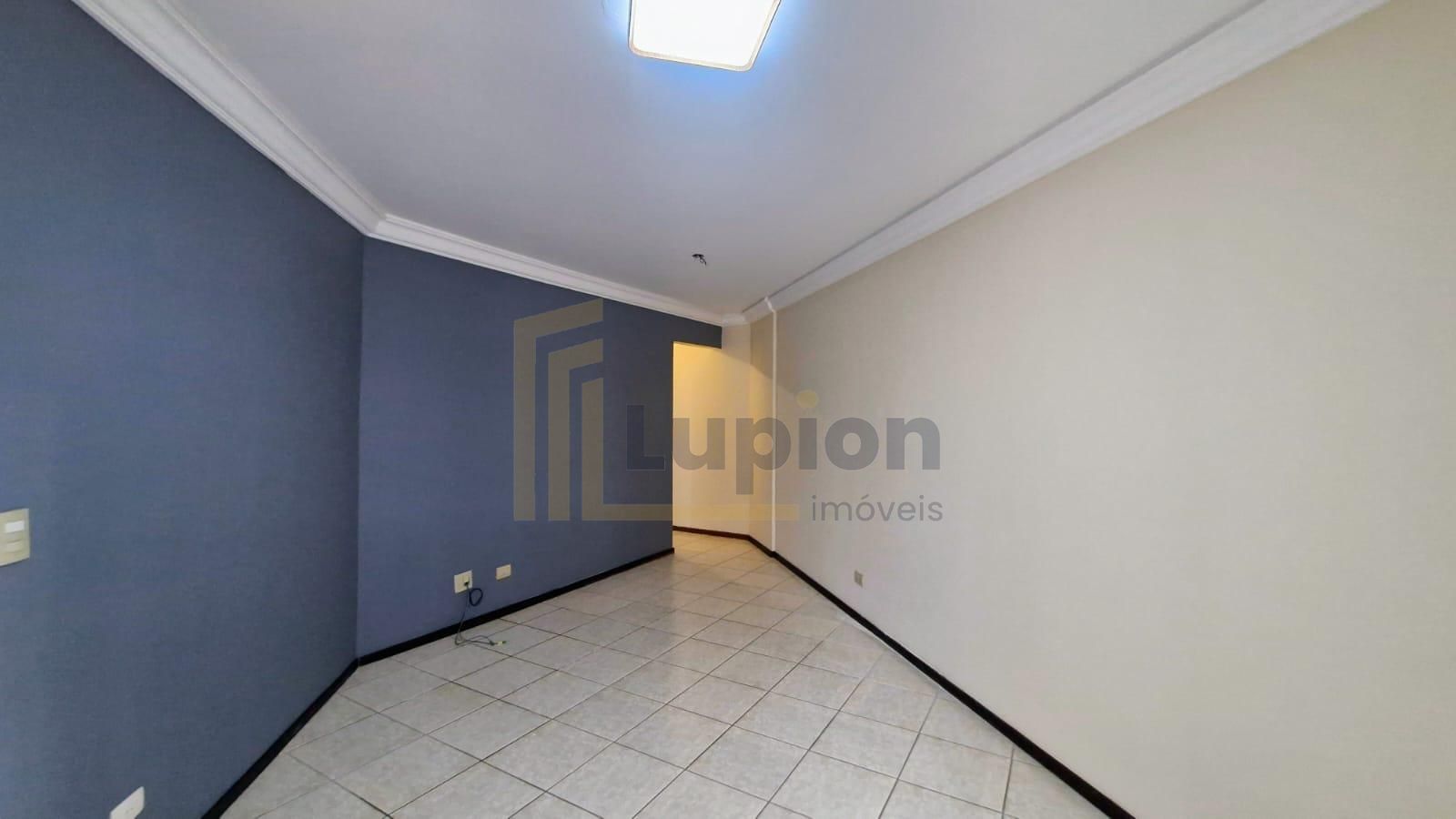 Apartamento de 72m² com 2 Quartos, 3 Vagas de Garagem e Sacada...