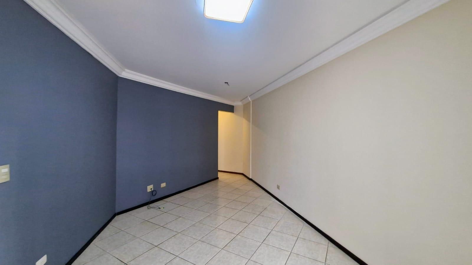 Apartamento de 72m² com 2 Quartos, 3 Vagas de Garagem e Sacada...