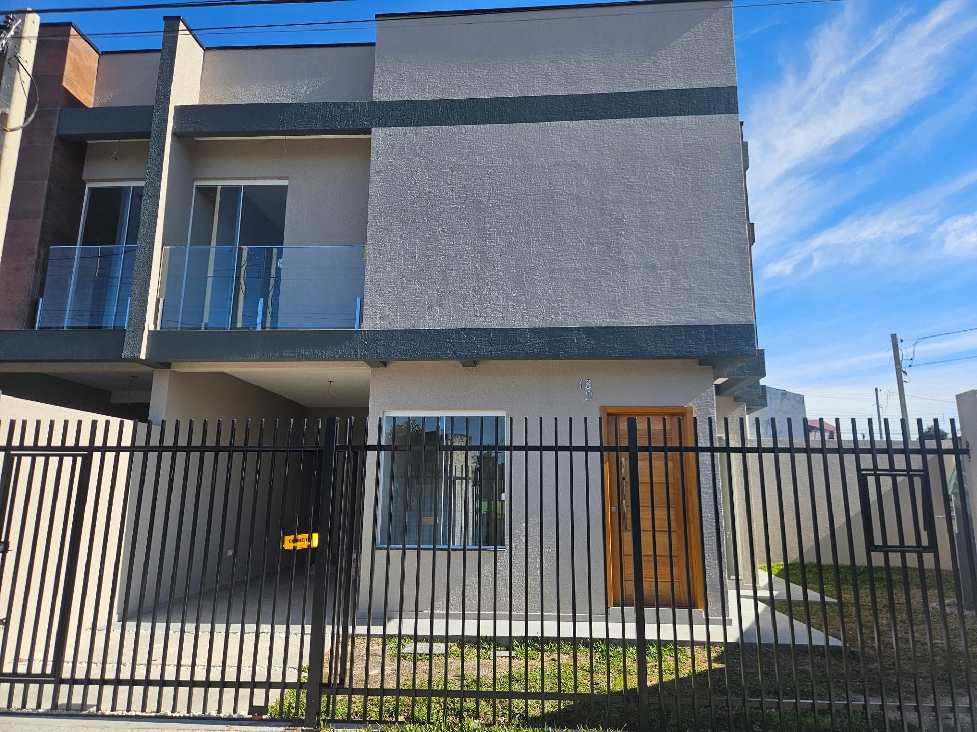 Lindo sobrado com 93,15 m² 03 quartos, próximo ao terminal do ...