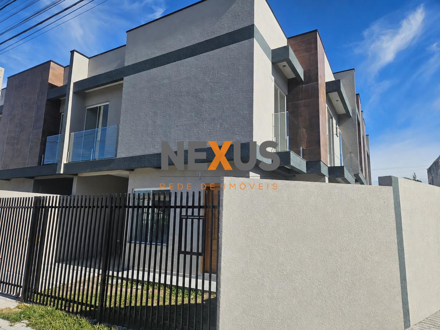 Lindo sobrado com 93,15 m² 03 quartos, próximo ao terminal do ...