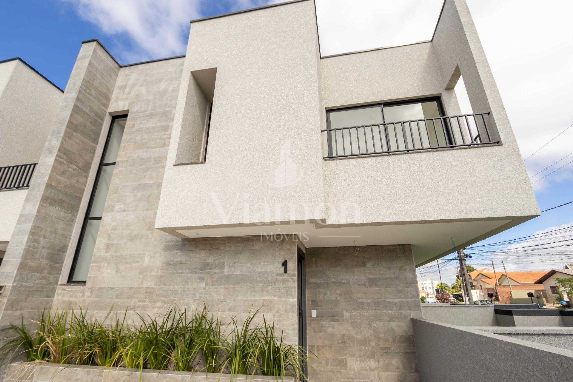 Sobrado contemporâneo com 3 quartos, jardim privativo e boulev...