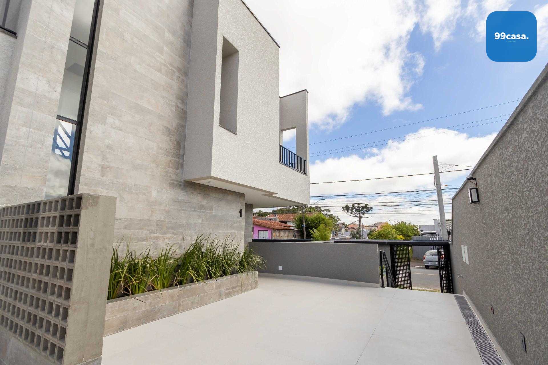 Sobrado contemporâneo com 3 quartos, jardim privativo e boulev...