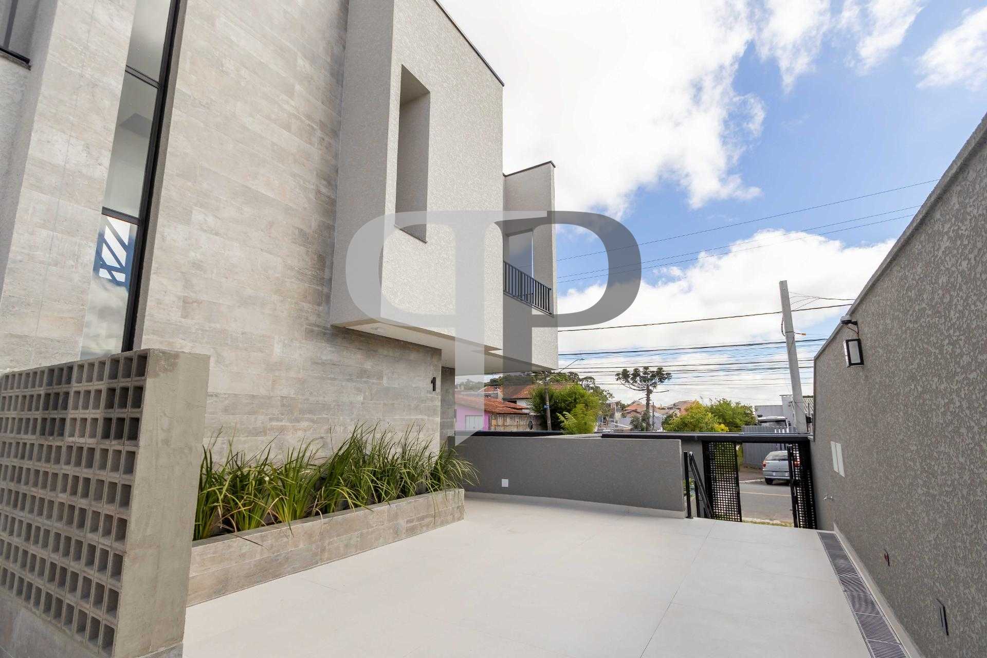 Sobrado contemporâneo com 3 quartos, jardim privativo e boulev...