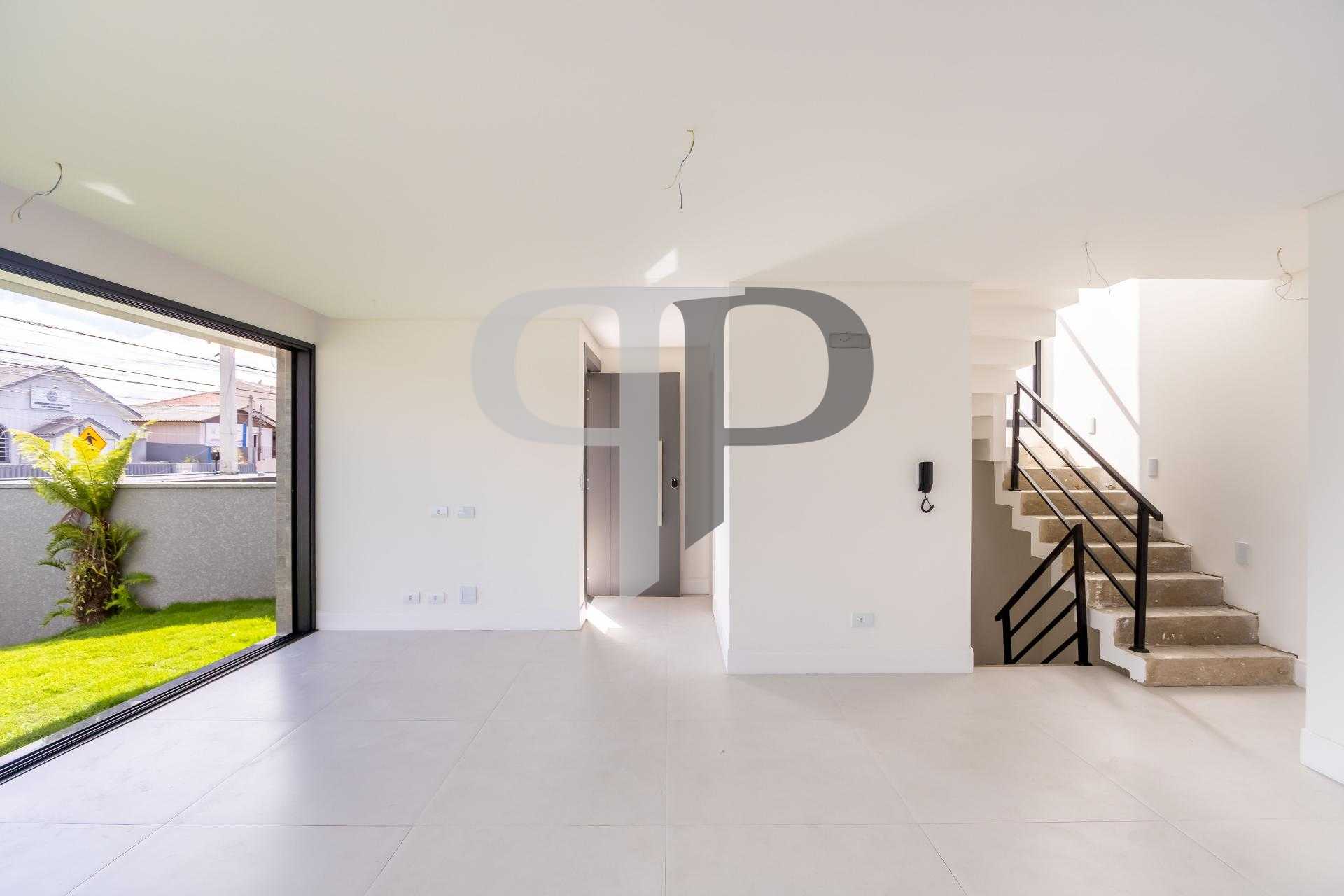 Sobrado contemporâneo com 3 quartos, jardim privativo e boulev...