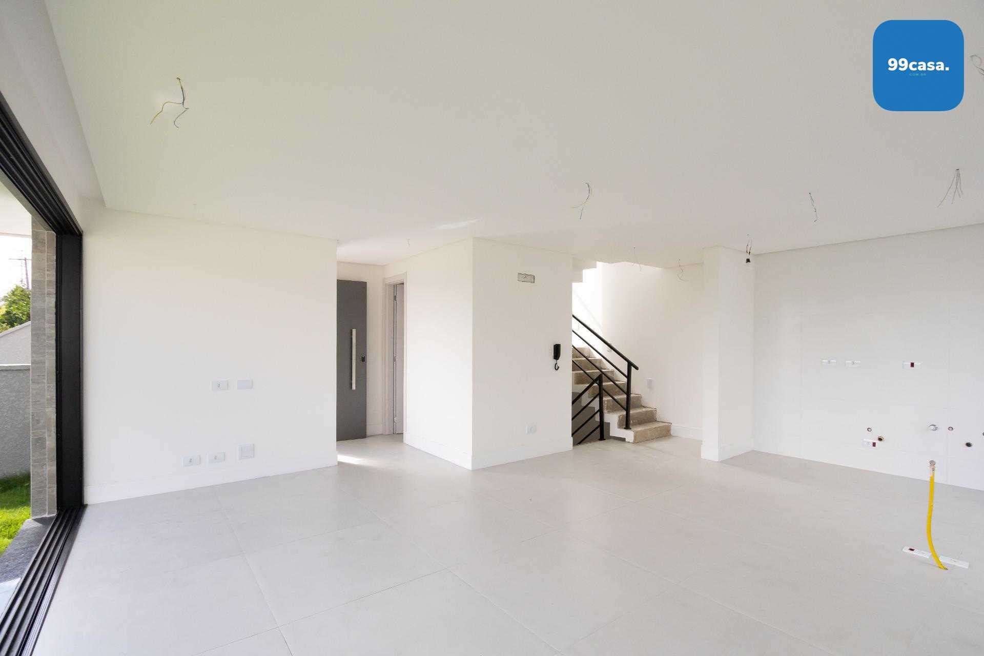Sobrado contemporâneo com 3 quartos, jardim privativo e boulev...