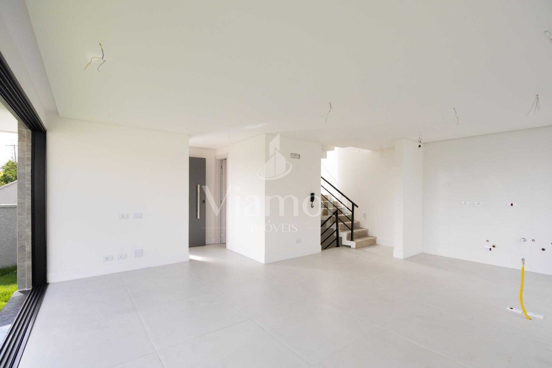 Sobrado contemporâneo com 3 quartos, jardim privativo e boulev...