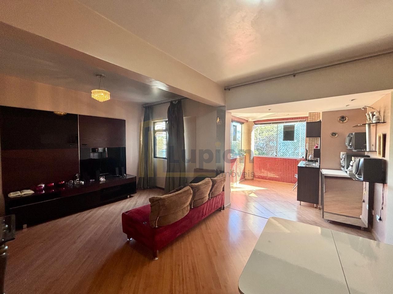 Apartamento ensolarado com 3 quartos, varanda com churrasqueir...