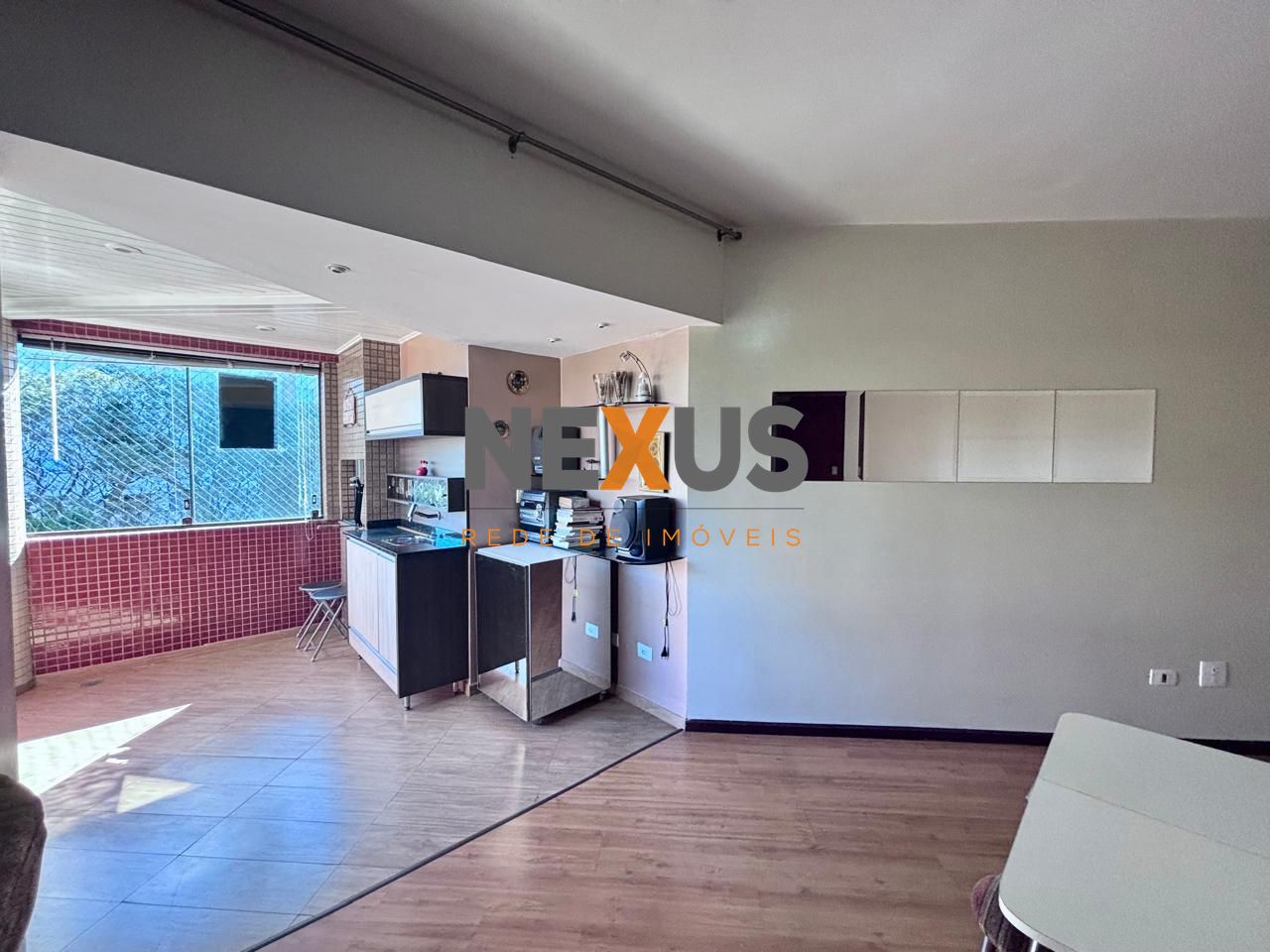 Apartamento ensolarado com 3 quartos, varanda com churrasqueir...