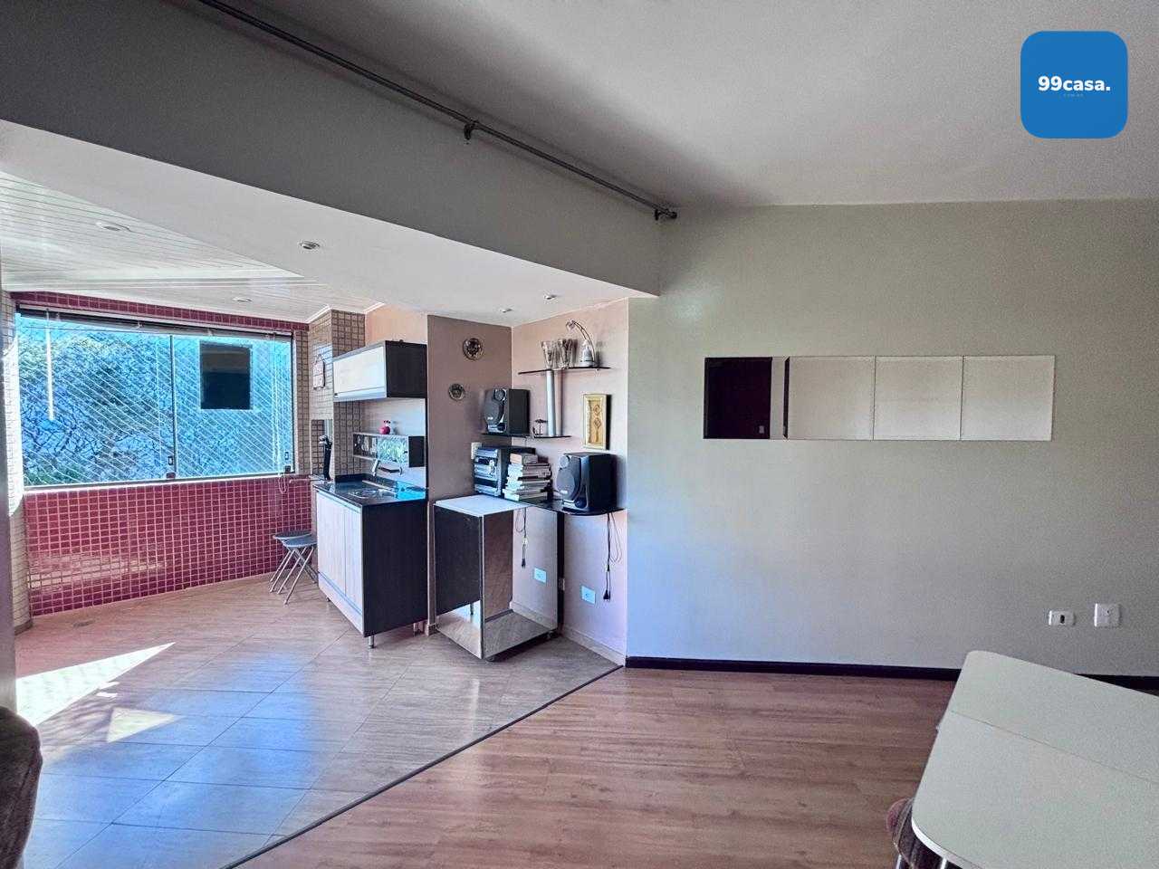 Apartamento ensolarado com 3 quartos, varanda com churrasqueir...