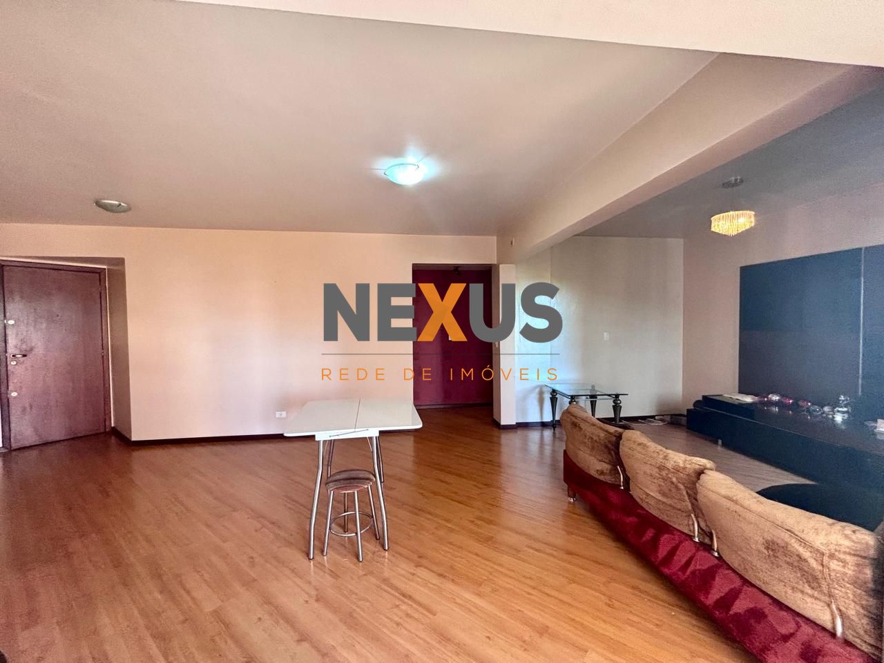 Apartamento ensolarado com 3 quartos, varanda com churrasqueir...