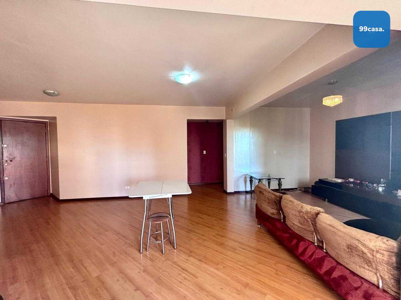 Apartamento ensolarado com 3 quartos, varanda com churrasqueir...