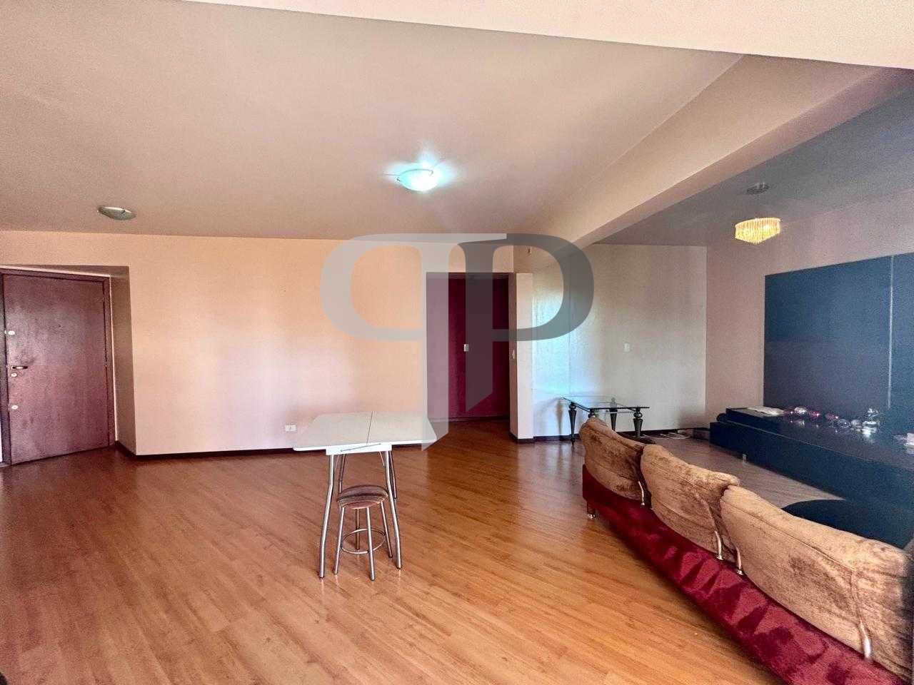 Apartamento ensolarado com 3 quartos, varanda com churrasqueir...