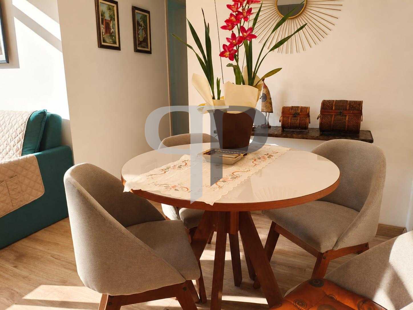 Apartamento Semimobiliado no Capão Raso 55m² , Condomínio Comp...