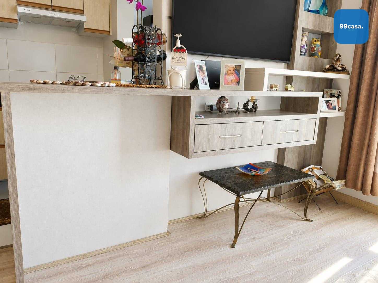 Apartamento Semimobiliado no Capão Raso 55m² , Condomínio Comp...