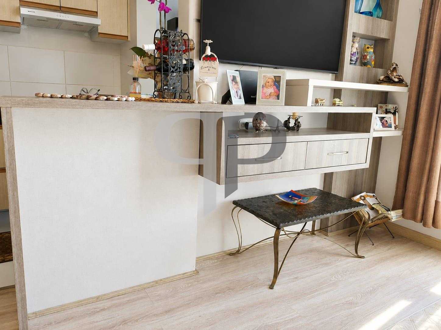 Apartamento Semimobiliado no Capão Raso 55m² , Condomínio Comp...