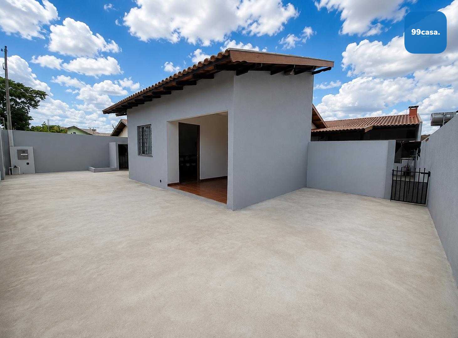 Casa A Venda Três Quartos 300 Metros de Terreno