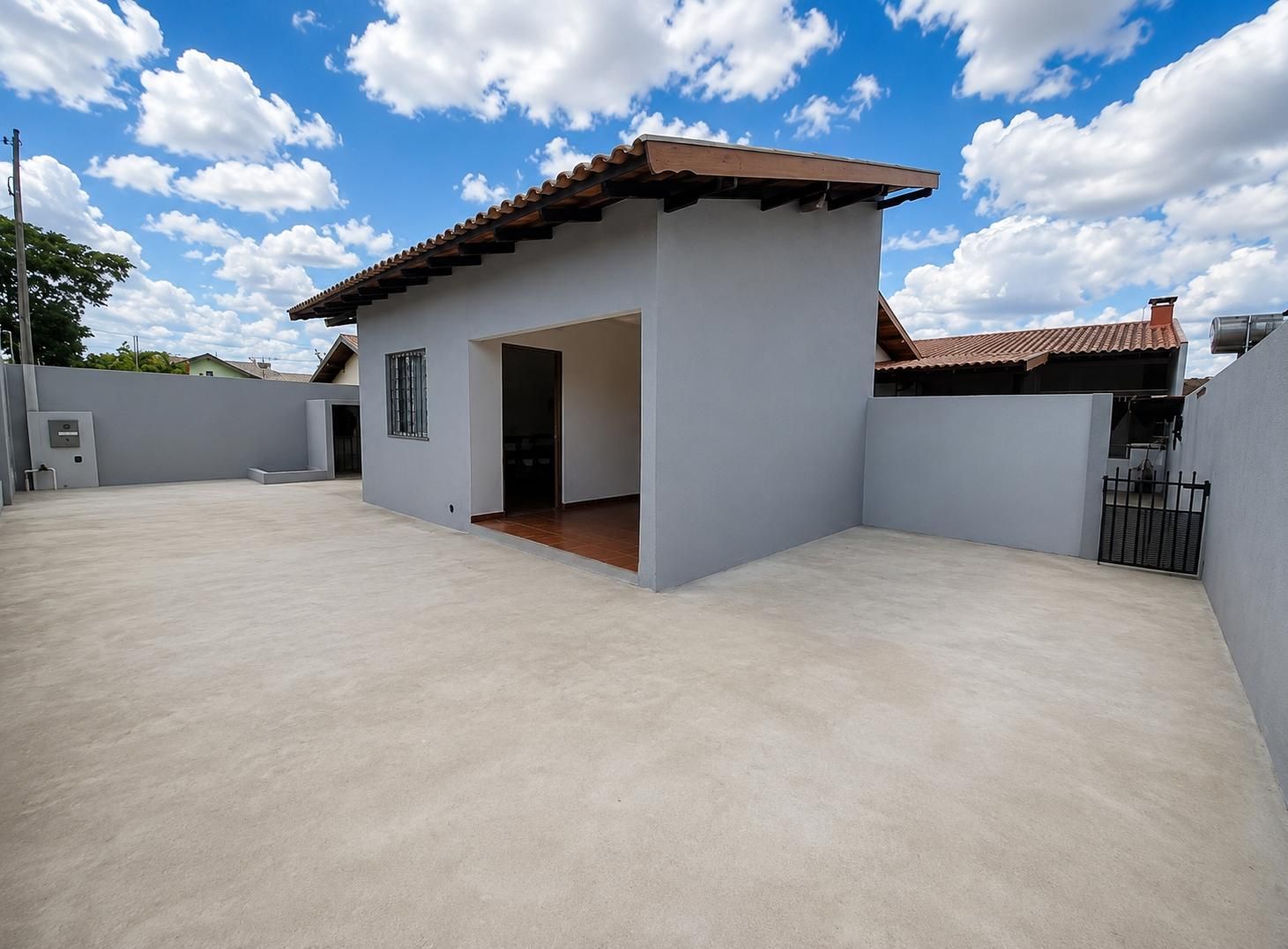 Casa A Venda Três Quartos 300 Metros de Terreno