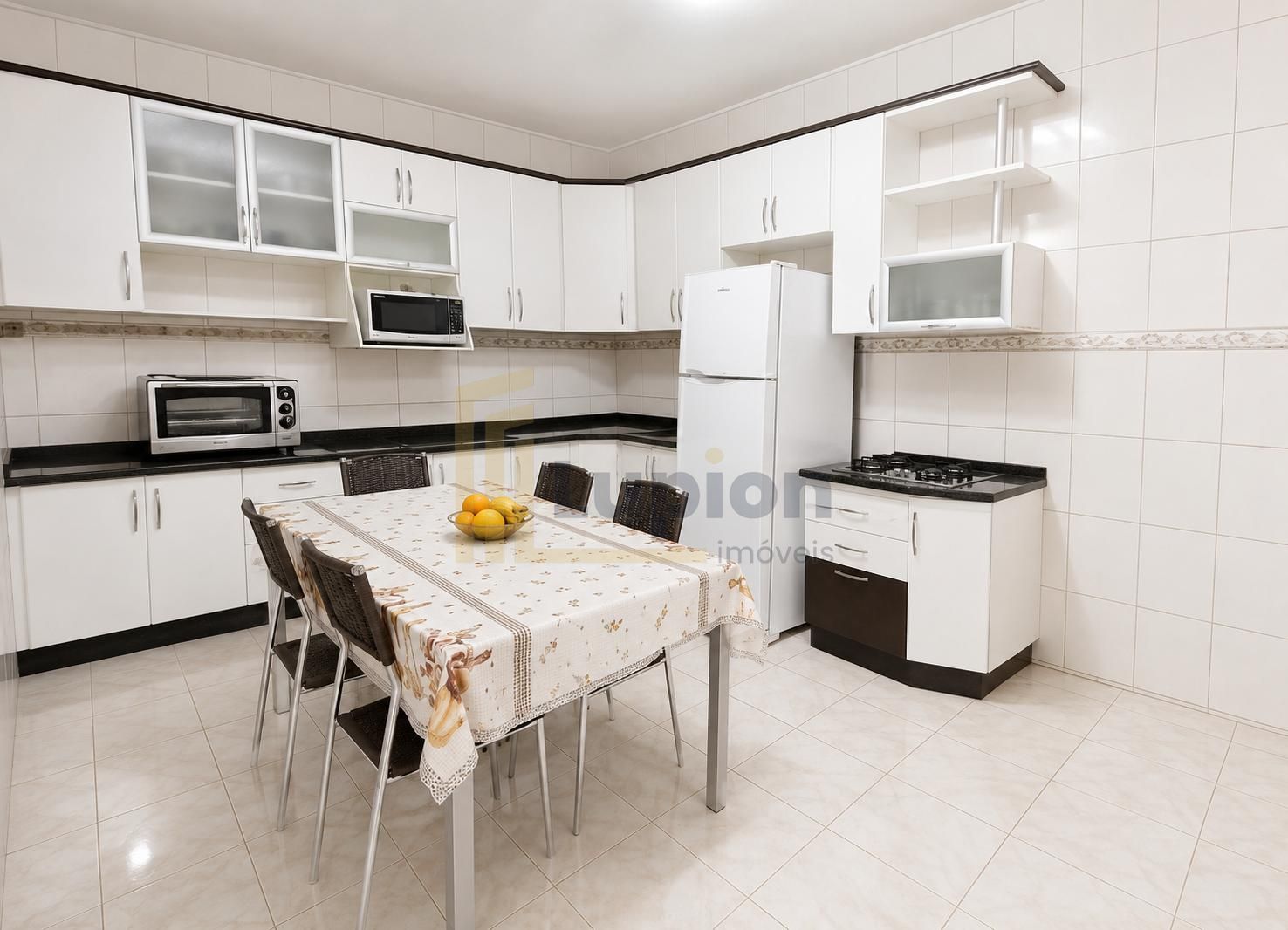 Casa A Venda Três Quartos 300 Metros de Terreno