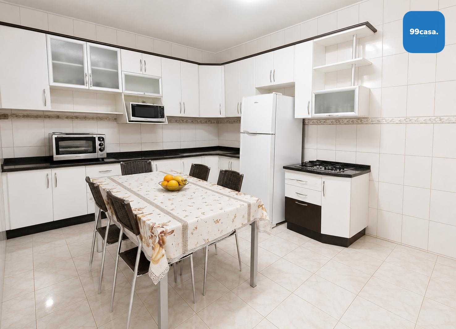 Casa A Venda Três Quartos 300 Metros de Terreno