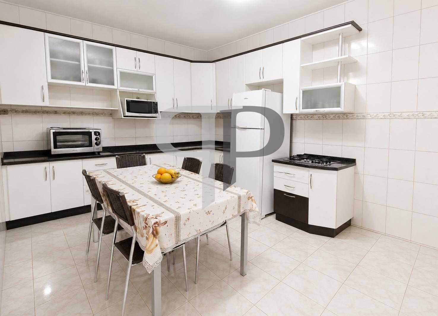 Casa A Venda Três Quartos 300 Metros de Terreno